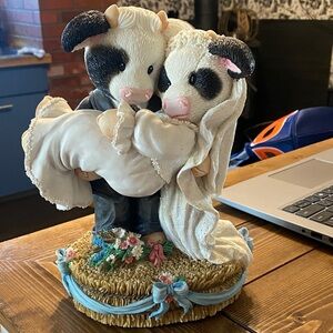 Mary’s moo moos vintage Cow Couple Figurine collectible music box rare